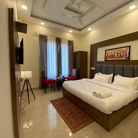 Hotel Woodlark Zirakpur - A Peaceful Stay Zewnętrze zdjęcie