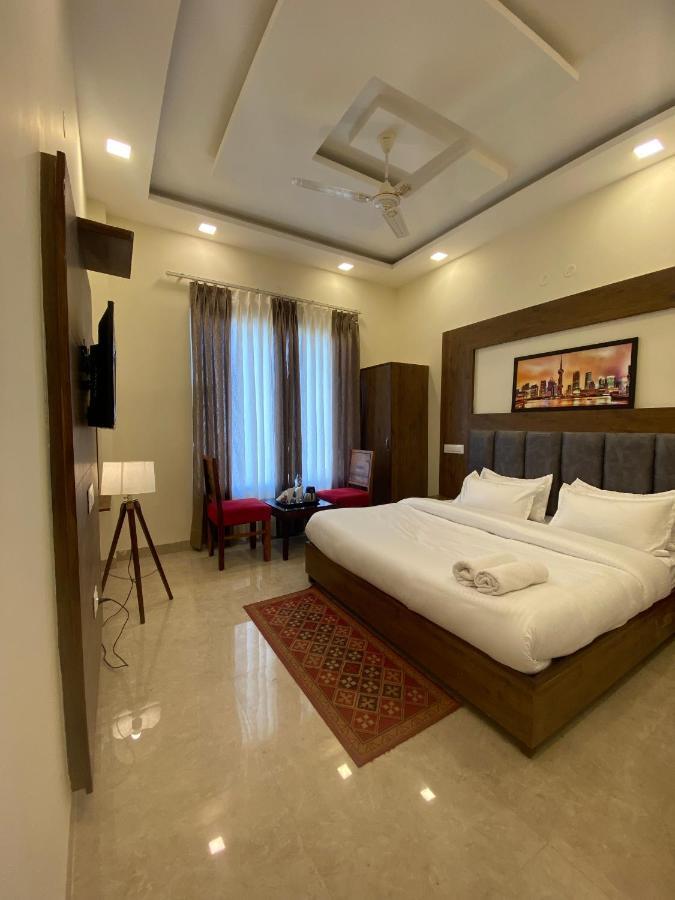 Hotel Woodlark Zirakpur - A Peaceful Stay Zewnętrze zdjęcie