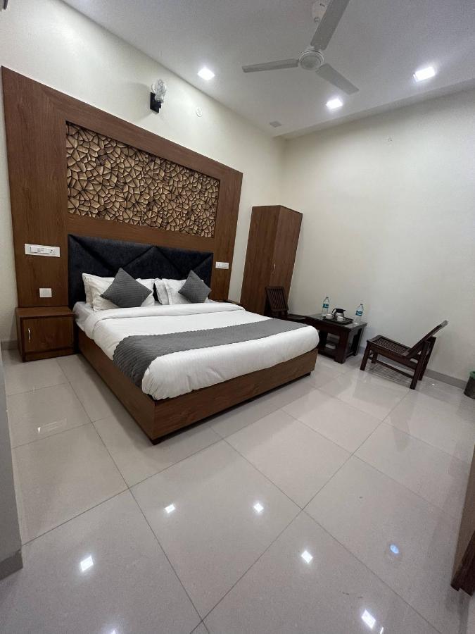 Hotel Woodlark Zirakpur - A Peaceful Stay Zewnętrze zdjęcie